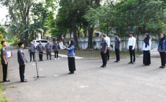 Pelaksanaan Upacara Hari Lahir Pancasila di halaman kantor Bawaslu Jepara