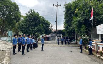 Badan Pengawas Pemilihan Umum (Bawaslu) Kabupaten Jepara menggelar upacara pengibaran bendera dalam rangka memperingati Hari Ibu ke-97 Tahun 2025