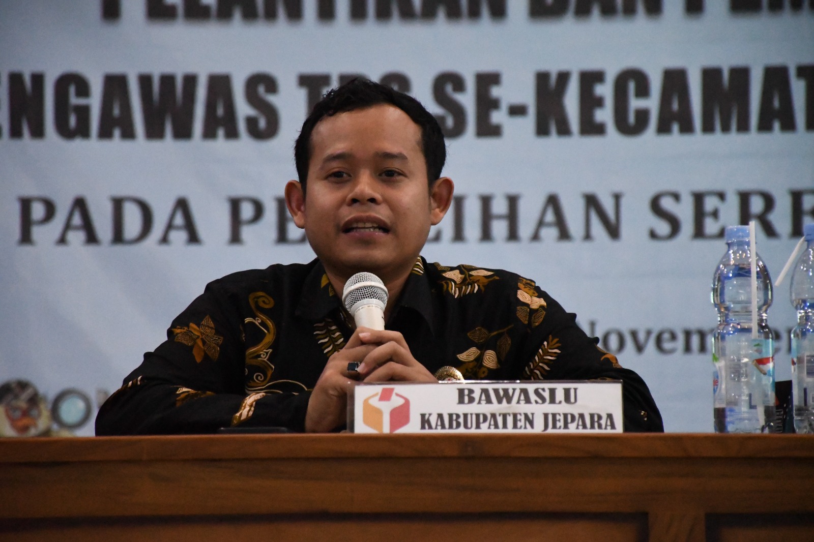 Kordiv SDM, Pendidikan dan Pelatihan Bawaslu Jepara saat mengahdiri Pelantikan PTPS di Kabupaten Jepara