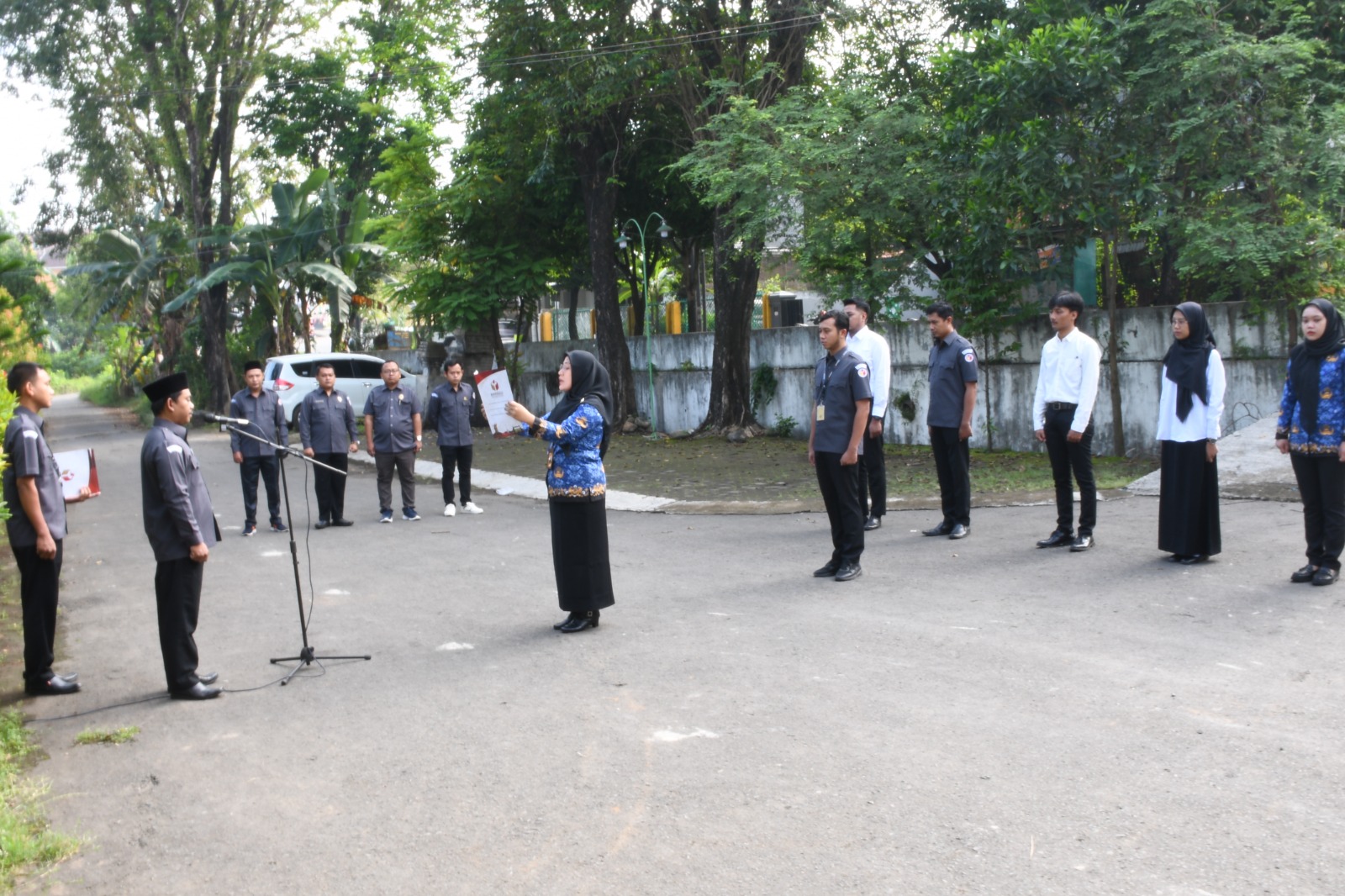Pelaksanaan Upacara Hari Lahir Pancasila di halaman kantor Bawaslu Jepara