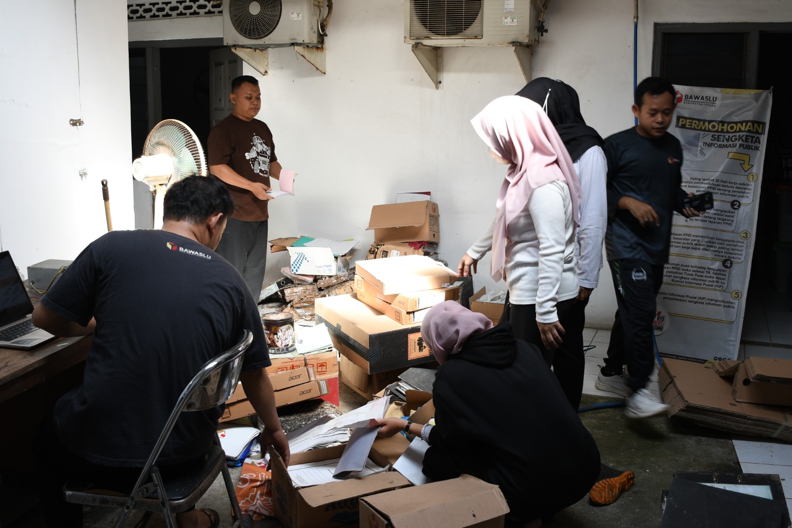 Bawaslu Kabupaten Jepara melaksanakan kegiatan penataan arsip di lingkungan sekretariat