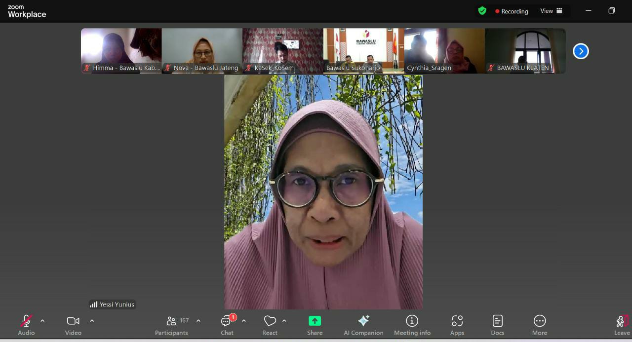 Kepala Sekretariat Bawaslu Provinsi Jawa Tengah, Yesi Yunius, memberikan arahan teknis pada Rapat Persiapan Pemeriksaan Kepatuhan atas Pengelolaan Belanja Pemilihan Kepala Daerah (Pilkada) Serentak Tahun 2024