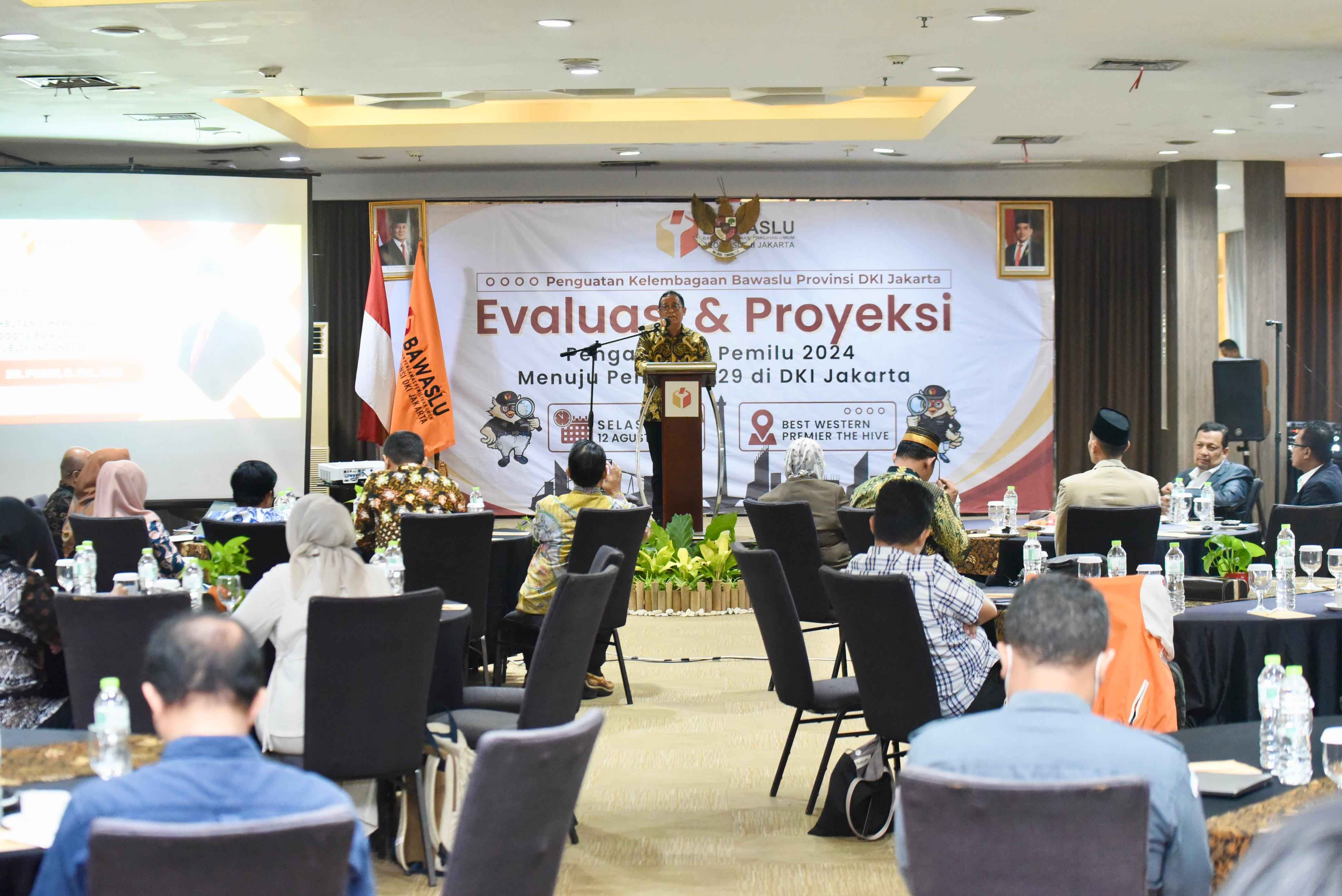 Anggota Bawaslu Puadi saat membuka kegiatan Penguatan Kelembagaan Bawaslu Provinsi DKI Jakarta: Evaluasi dan Proyeksi Pengawasan Pemilu 2024 Menuju Pemilu 2029, di Jakarta, Selasa (12/8/2025).