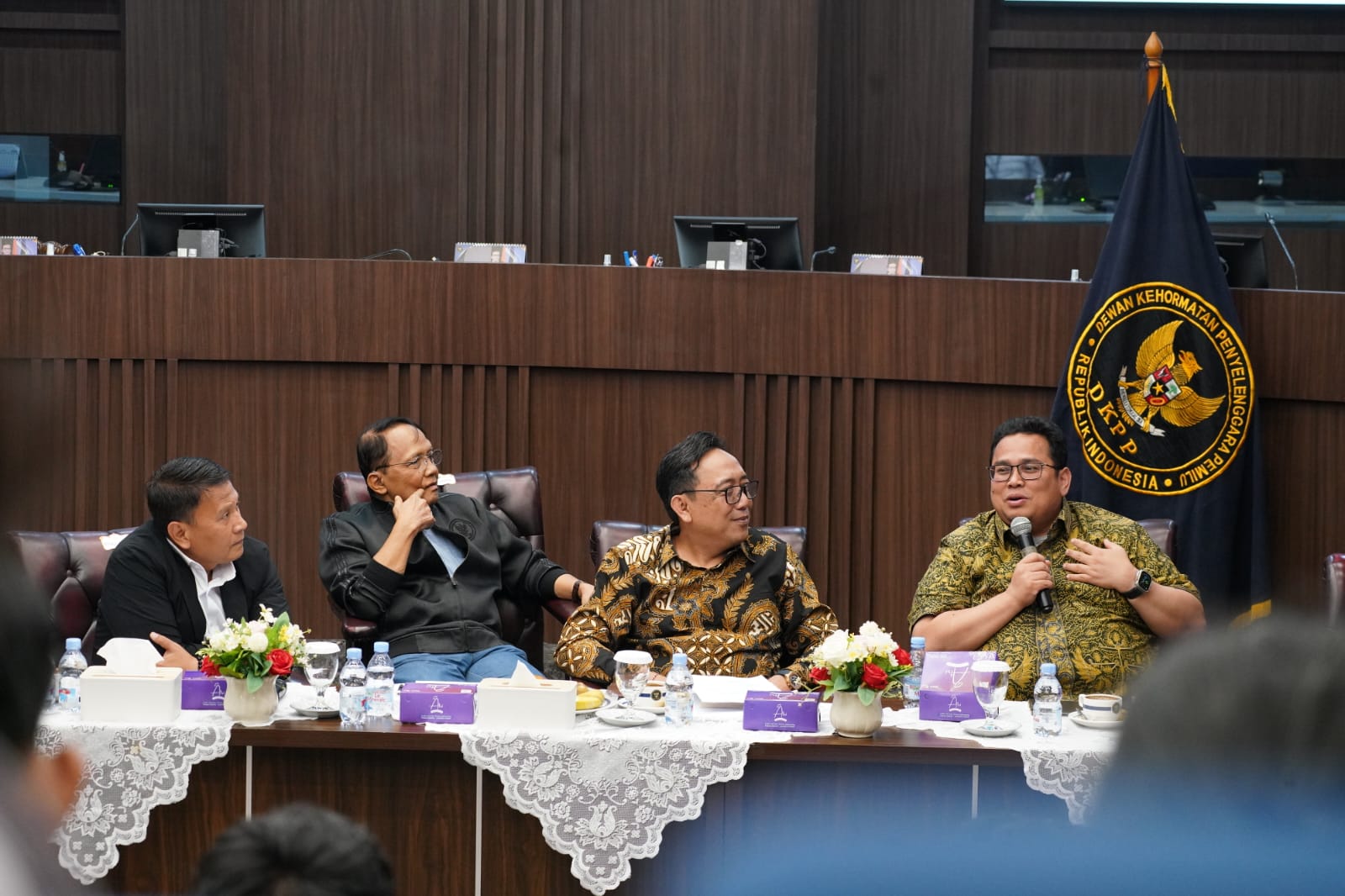 Ketua Bawaslu Rahmat Bagja dalam diskusi di Dewan Kehormatan Penyelenggara Pemilu (DKPP), Rabu, (13/8/2025)/Foto: Publikasi dan Pemberitaan Bawaslu
