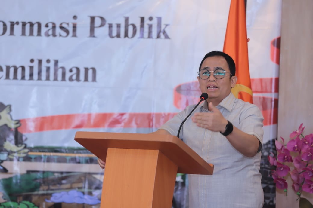 Anggota Bawaslu Puadi saat membuka kegiatan Forum Literasi Keterbukaan Informasi Pengawasan Pemilu dan Pemilihan pada, Jumat (15/8/2025).