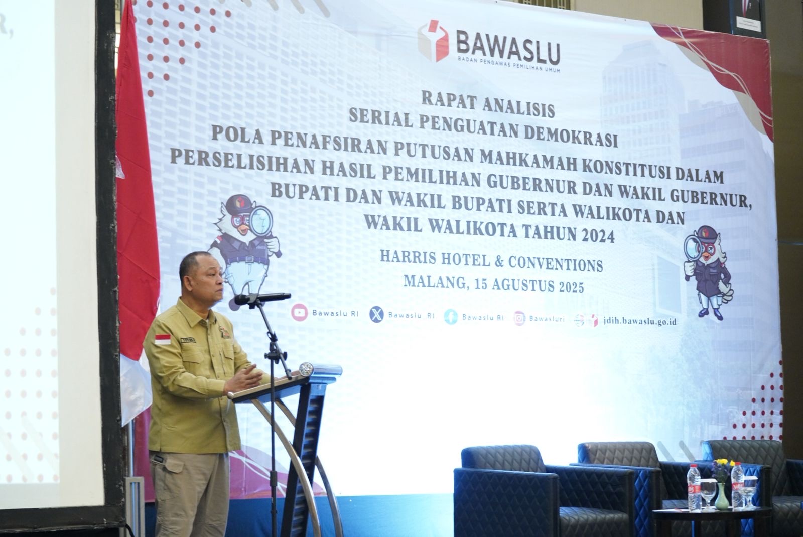 Anggota Bawaslu Totok Hariyono saat membuka Kegiatan Rapat Analisis Hukum Pola Penafsiran Putusan Mahkamah Konstitusi dalam Perselisihan Hasil Pemilihan Gubernur dan Wakil Gubernur, Bupati dan Wakil Bupati serta Walikota dan Wakil Walikota Tahun 2024. Jumat (15/08/2025).