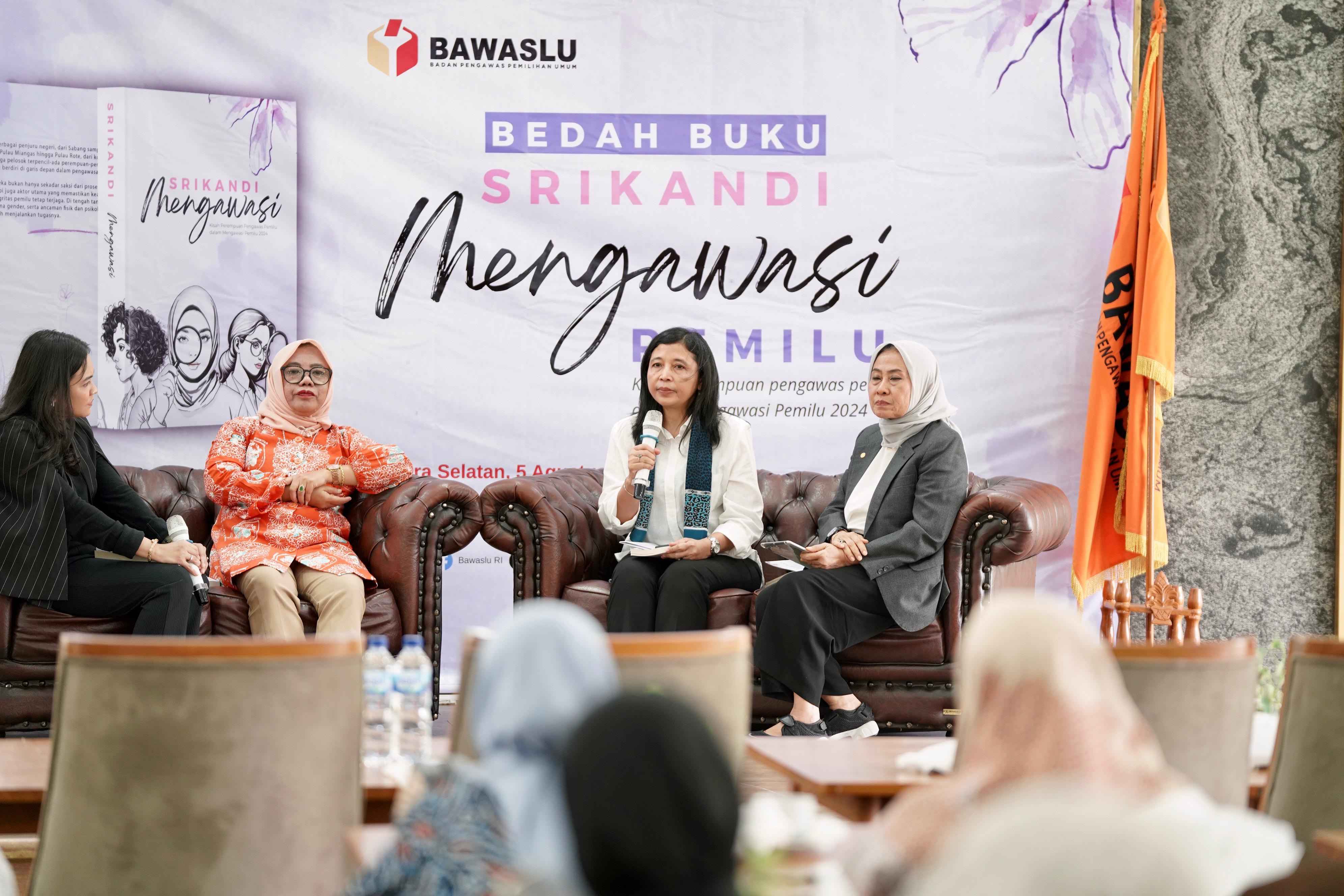 Diskusi Beda Buku Srikandi Pengawas Pemilu di Palembang, Selasa (5/8/2025) /Foto: Publikasi dan Pemberitaan Bawaslu