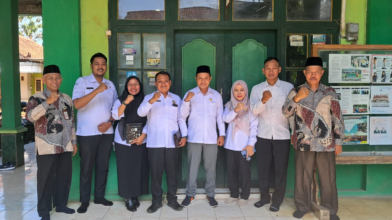 Koordinator Divisi Pencegahan, Partisipasi Masyarakat, dan Humas, Ali Purnomo bersama Kordiv Hukum dan Penyelesaian Sengketa Shohibul Habib serta jajaran staf Bawaslu Kabupaten Jepara melakukan Silaturrahmi dan koordinasi ke Madrasah Aliyah (MA) NU Nahdlatul Fata