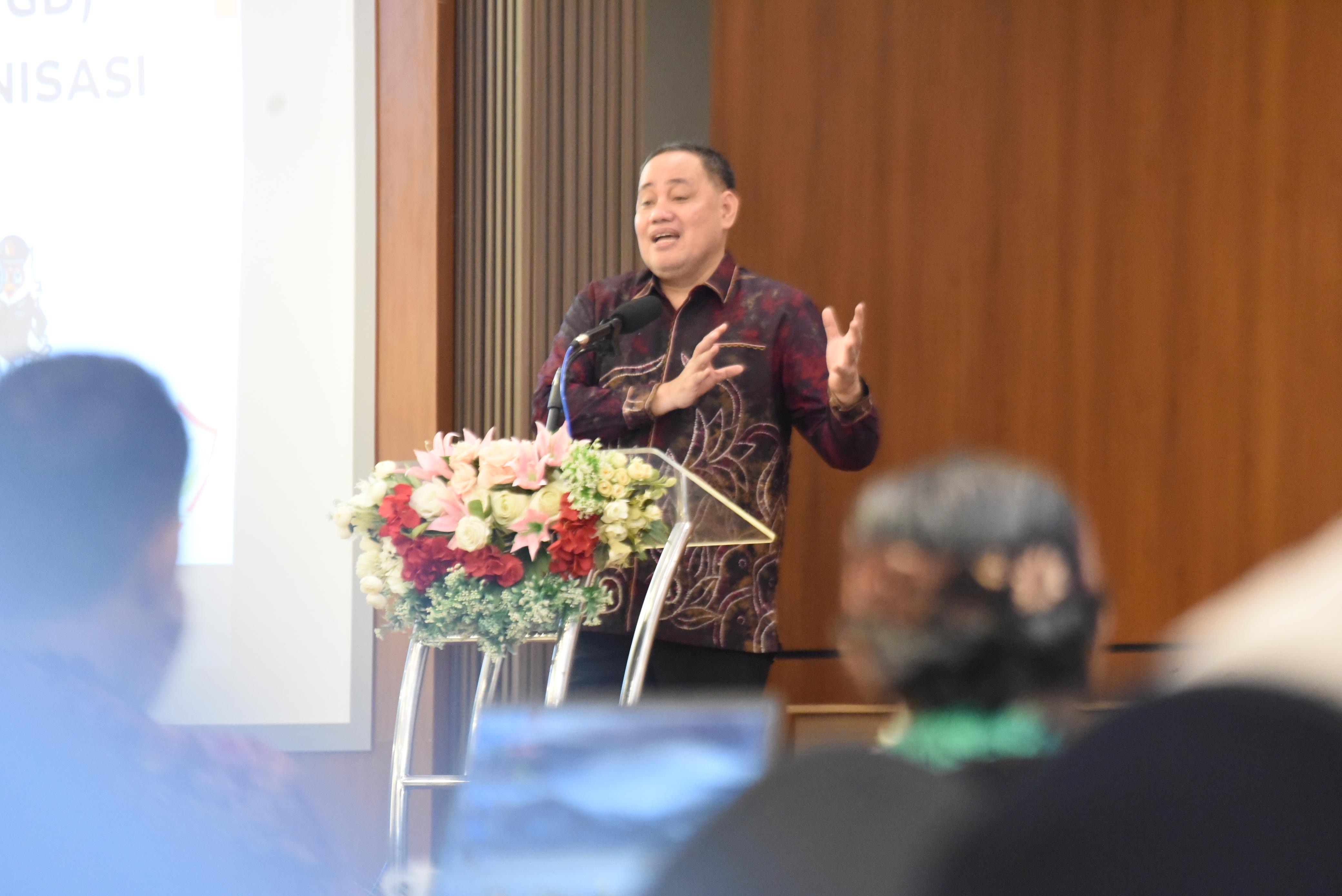 Anggota Bawaslu Herwyn JH Malonda dalam Focus Group Discussion (FGD) Evaluasi Tata Kelola Organisasi Pengawas Pemilu di Yogyakarta, Jumat (29/8/2025).