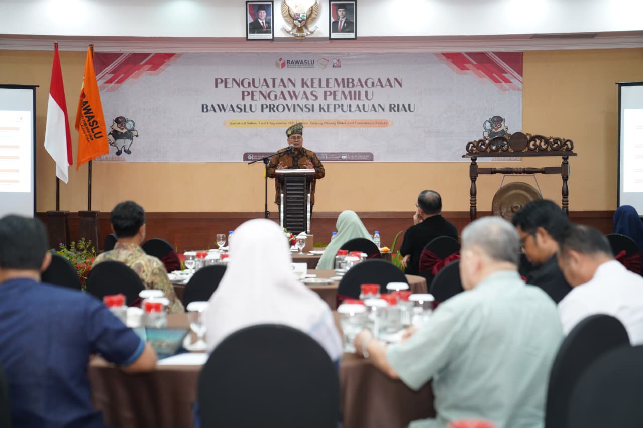 Ketua Bawaslu Rahmat Bagja saat menyampaikan arahannya dalam Penguatan Kelembagaan Pengawas Pemilu di Kepulauan Riau, Jumat (5/9/2025)/Foto: Publikasi dan Pemberitaan Bawaslu