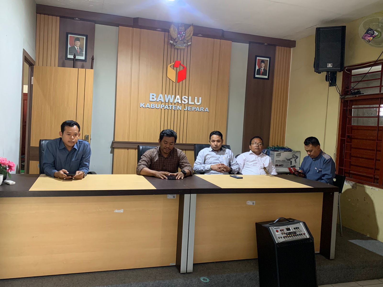 Bawaslu Jepara menggelar rapat internal dalam rangka persiapan kegiatan Penguatan Kelembagaan