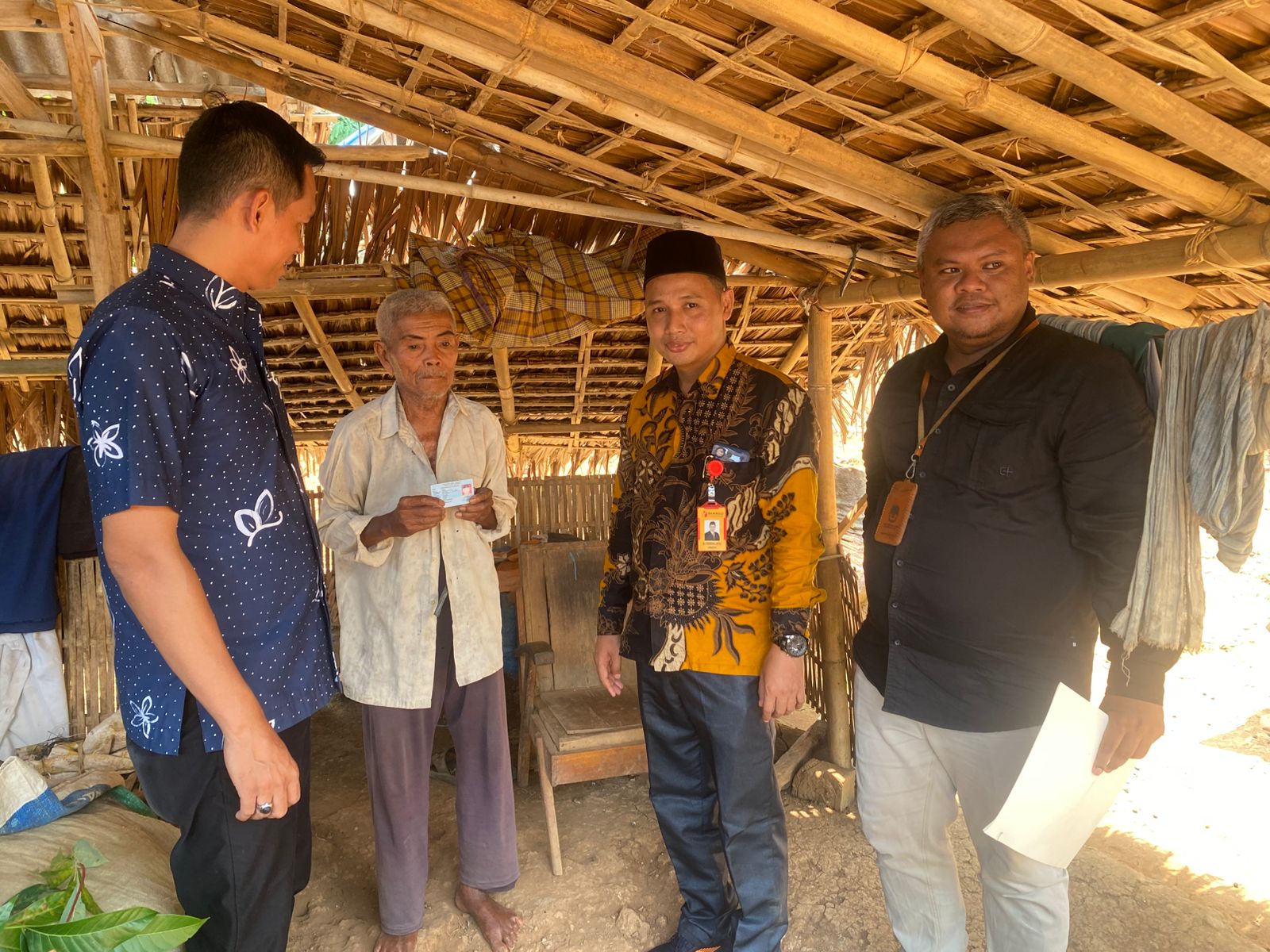 Bawaslu Kabupaten Jepara melalui Tim yang dipimpin oleh Ali Purnomo, Anggota Bawaslu Kabupaten Jepara sekaligus Koordinator Divisi Pencegahan, Partisipasi Masyarakat, dan Humas, melaksanakan pengawasan pada pelaksanaan Coklit Terbatas (Coktas) di Kecamatan Keling