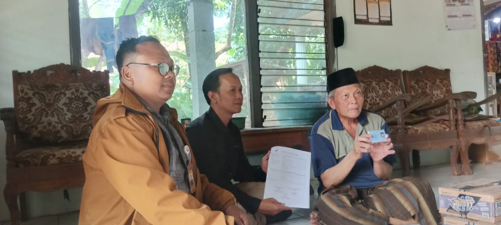 Khomaru Zaman Anggota Bawaslu Jepara Divisi Penanganan Pelanggaran, Data, dan Informasi dalam pengawasan pencocokan dan penelitian (coklit) terbatas daftar pemilih berkelanjutan di Desa Ragulampitan dan Desa Mindahan Kidul, Kecamatan Batealit.