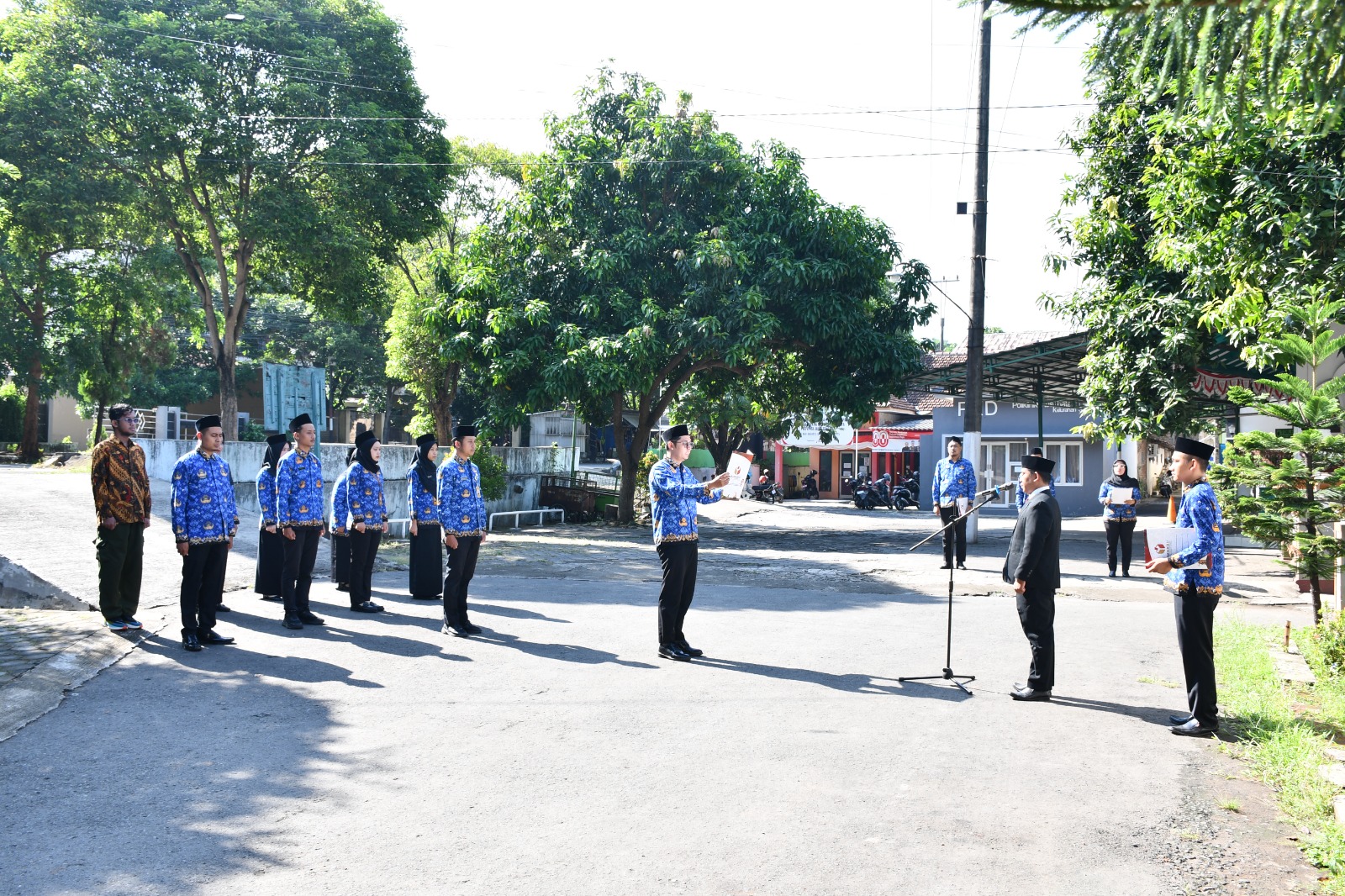 Bawaslu Kabupaten Jepara menyelenggarakan upacara peringatan Hari Kesaktian Pancasila di halaman kantor sekretariat Bawaslu Kabupaten Jepara