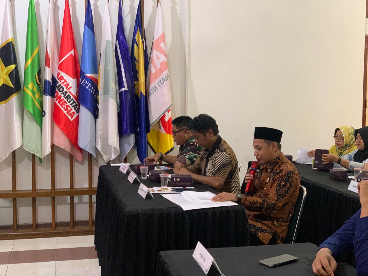 Ali Purnomo Anggota Bawaslu Jepara mengikuti pelaksanaan Rapat Pleno Terbuka Pemutakhiran Data Pemilih Berkelanjutan (PDPB) Triwulan III tahun 2025 yang diselenggarakan oleh KPU Jepara