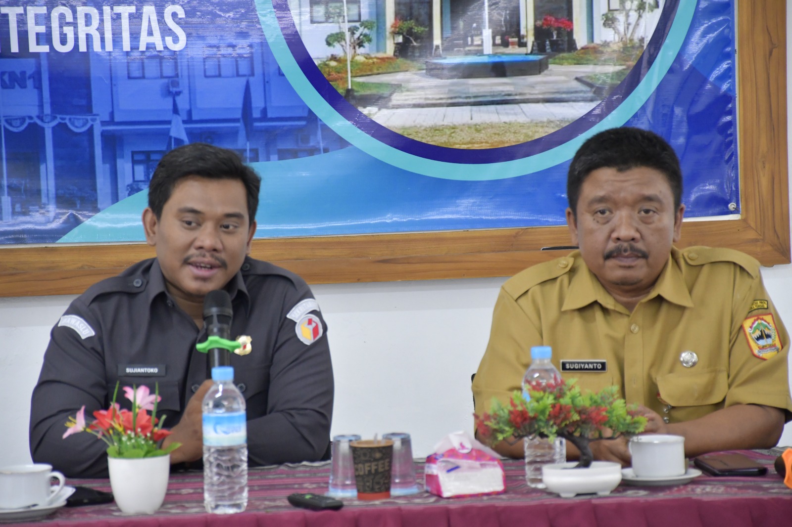 Bawaslu Kabupaten Jepara menjalin kerja sama dengan SMK Negeri 1 Jepara melalui penandatanganan Nota Kesepahaman (MoU) tentang Pendidikan Politik dan Demokrasi