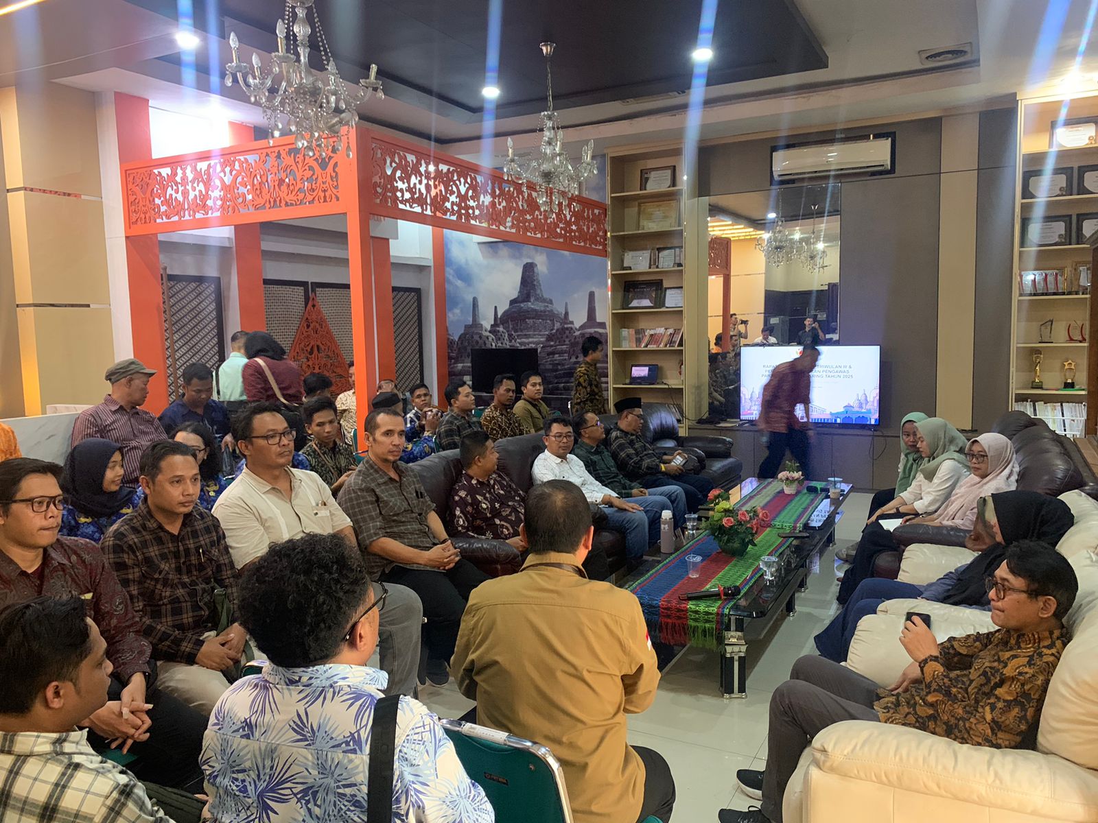 Bawaslu Jepara mengikuti Rapat Evaluasi Pemutakhiran Data Pemilih Berkelanjutan (PDPB) Triwulan III dan Persiapan Pendidikan Pengawas Partisipatif (P2P) Daring Tahun 2025