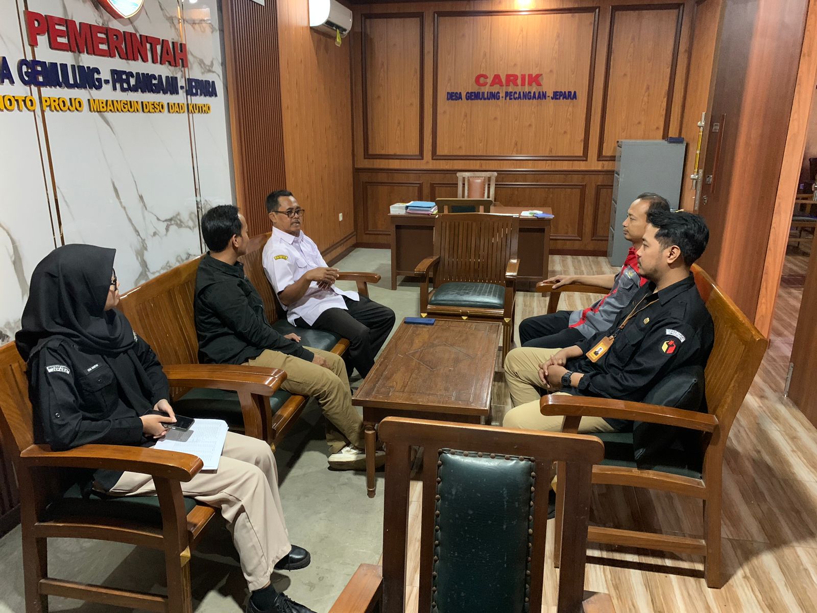 Staf Bawaslu Jepara Misbakhus Sholihin dan Ahmad Andredy Kurniawan serta Ketua KPU Jepara Ris Andi Kusuma, beserta staf sekretariat KPU Jepara melaksanakan pengawasan Coklit Terbatas di Kecamatan Pecangaan.