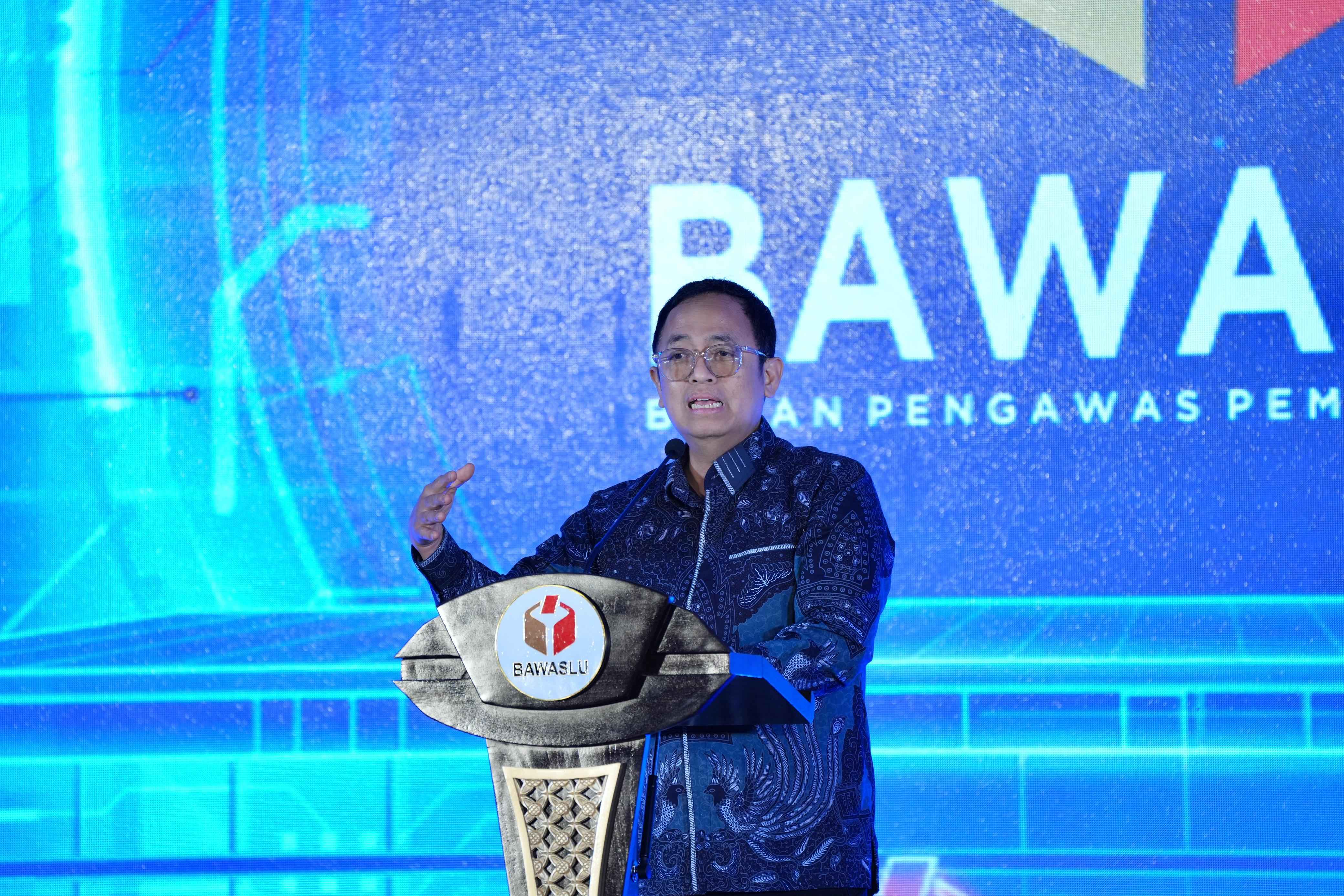 Anggota Bawaslu Puadi dalam Penganugrahan Keterbukaan Informasi Publik Bawaslu Provinsi Tahun 2025 di Jakarta, Sabtu (13/12/2025) malam.