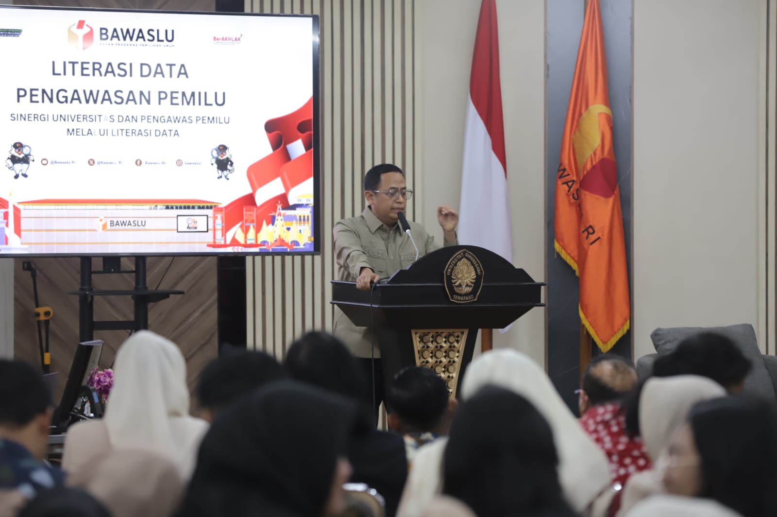 Anggota Bawaslu Puadi di kegiatan Literasi Data untuk Pengawasan Pemilu dengan tema: “Sinergi Universitas dan Pengawas Pemilu melalui Literasi Data, Selasa (18/11/2025).