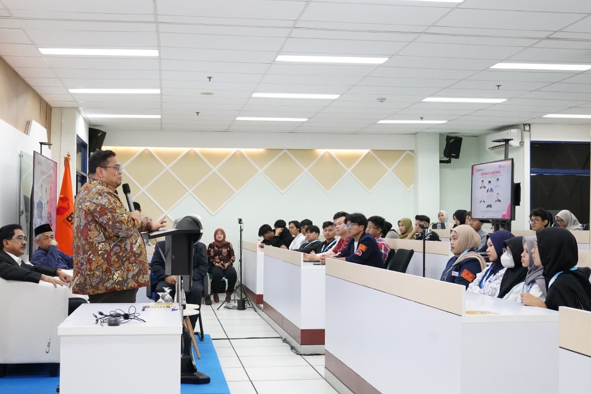 Ketua Bawaslu Rahmat Bagja dalam Seminar Nasional bertema Penguatan Tata Kelola Pengawasan Pemilu Melalui Sistem Pencegahan dan Penegakan Hukum Pemilu yang Berkeadilan dalam Rangka Revisi Undang-Undang Pemilu di Fakultas Hukum Universitas Al-Azhar, Jumat, (21/11/2025).