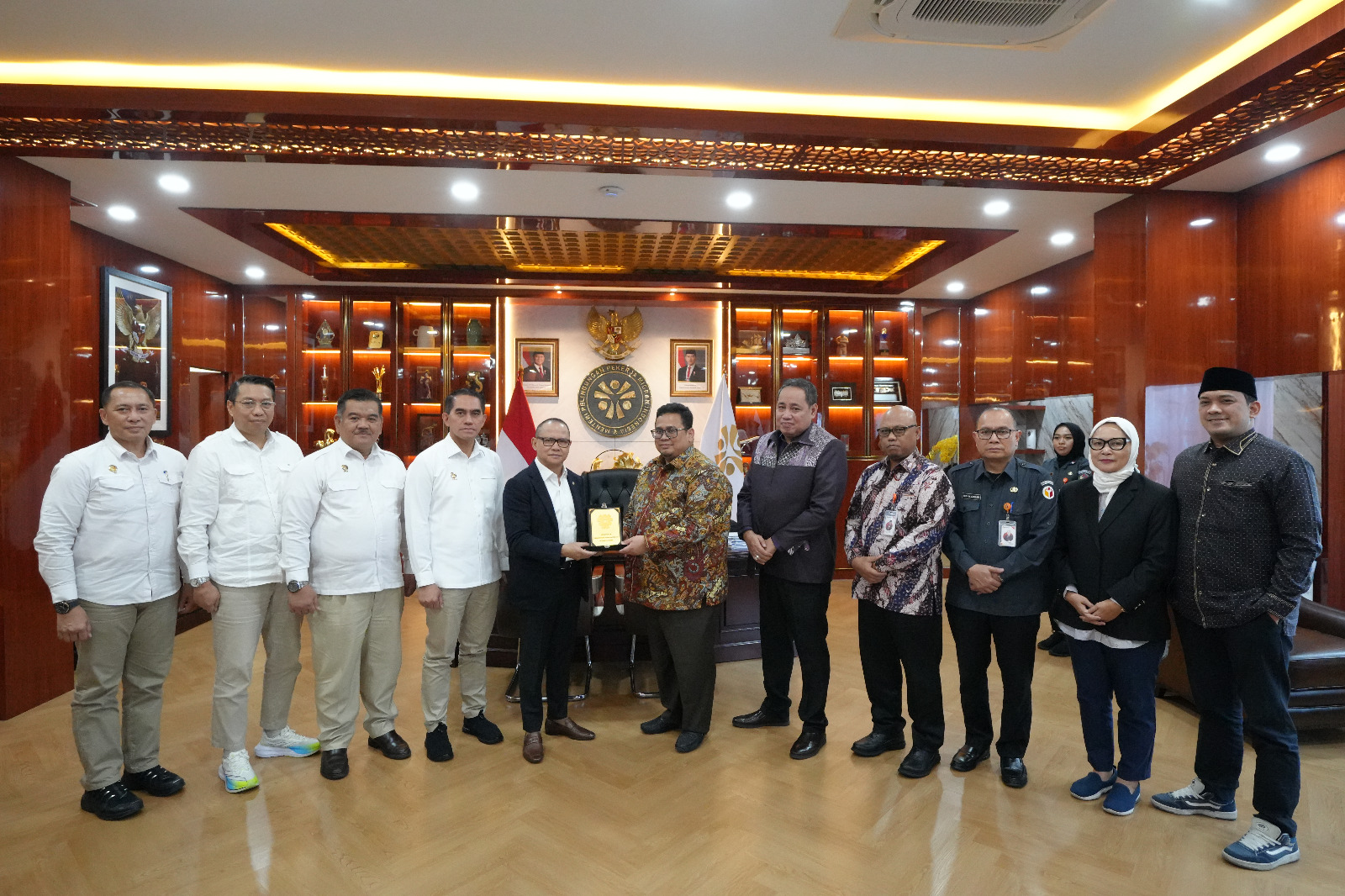 Bawaslu RI menyambangi kantor Kementerian Perlindungan dan Pekerja Migran Indonesia (KP2MI) Selasa (25/11/2025). Foto: Pemberitaan dan Publikasi Bawaslu RI