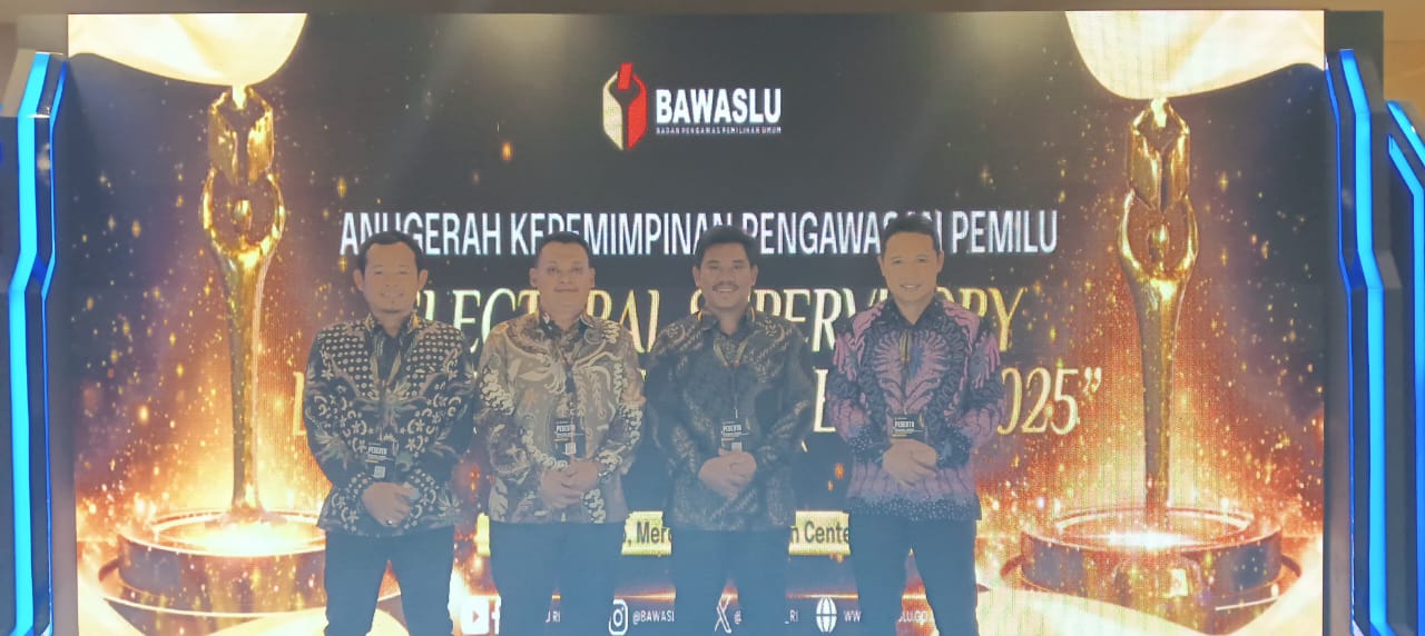 Ketua dan Anggota Bawaslu Kabupaten Jepara mengikuti kegiatan Konsolidasi Nasional Penguatan Tata Kelola Kelembagaan Pengawasan Pemilu yang diselenggarakan oleh Bawaslu Republik Indonesia