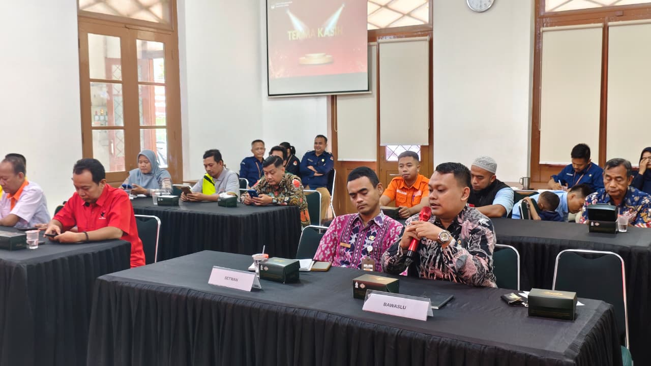 Anggota Bawaslu Jepara Shohibul Habib menghadiri kegiatan Sosialisasi PKPU Nomor 3 Tahun 2025 tentang PAW Anggota DPR, DPRD Provinsi, dan DPRD kabupaten/kota serta Sosialisasi  Pemutakhiran Data Parpol Berkelanjutan yang diselenggarakan oleh KPU Kabupaten Jepara