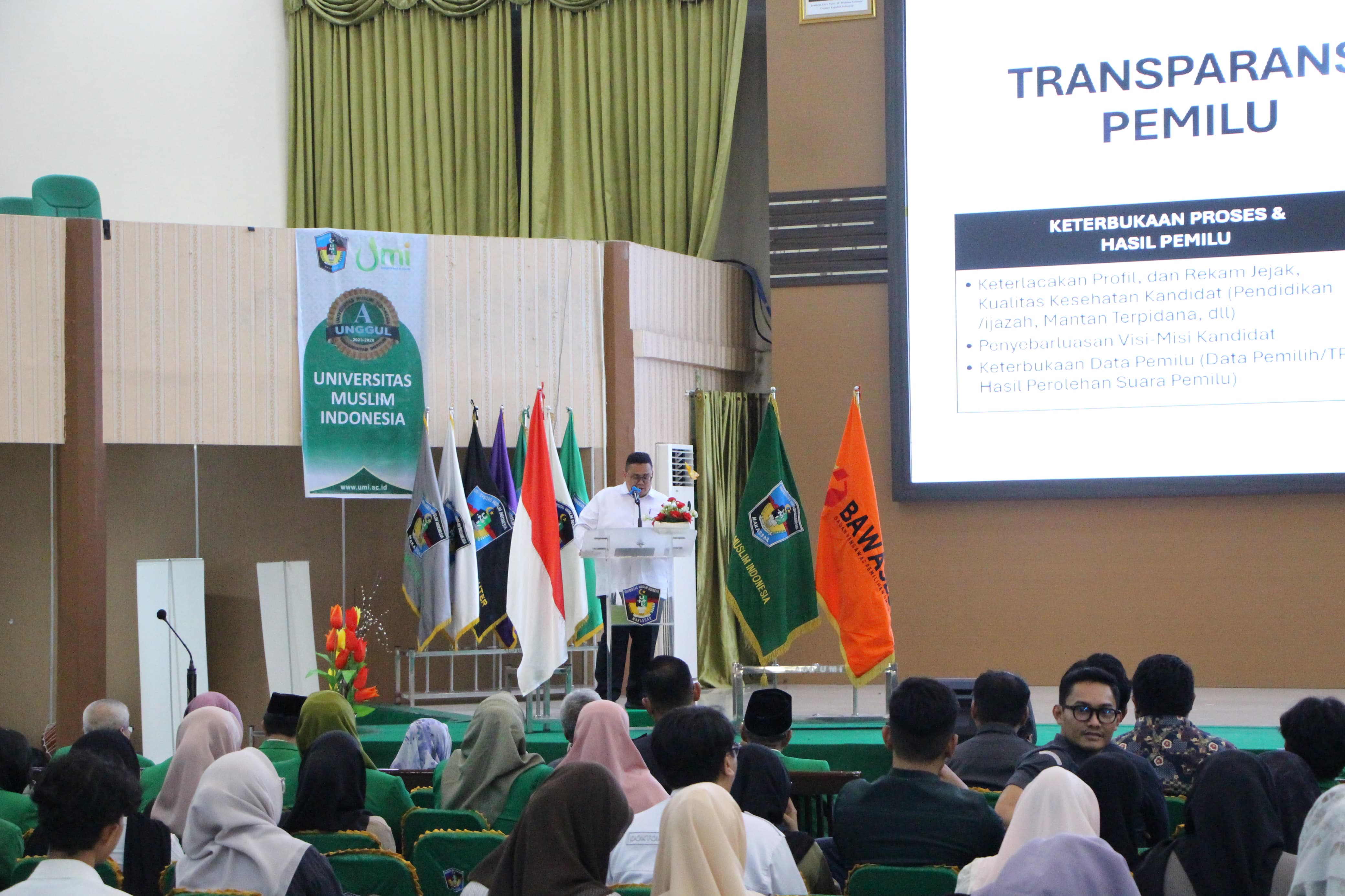 Ketua Bawaslu Rahmat Bagja memberikan kuliah umum di Universitas Muslim Indonesia (UMI) Makassar, Senin (12/1/2025).