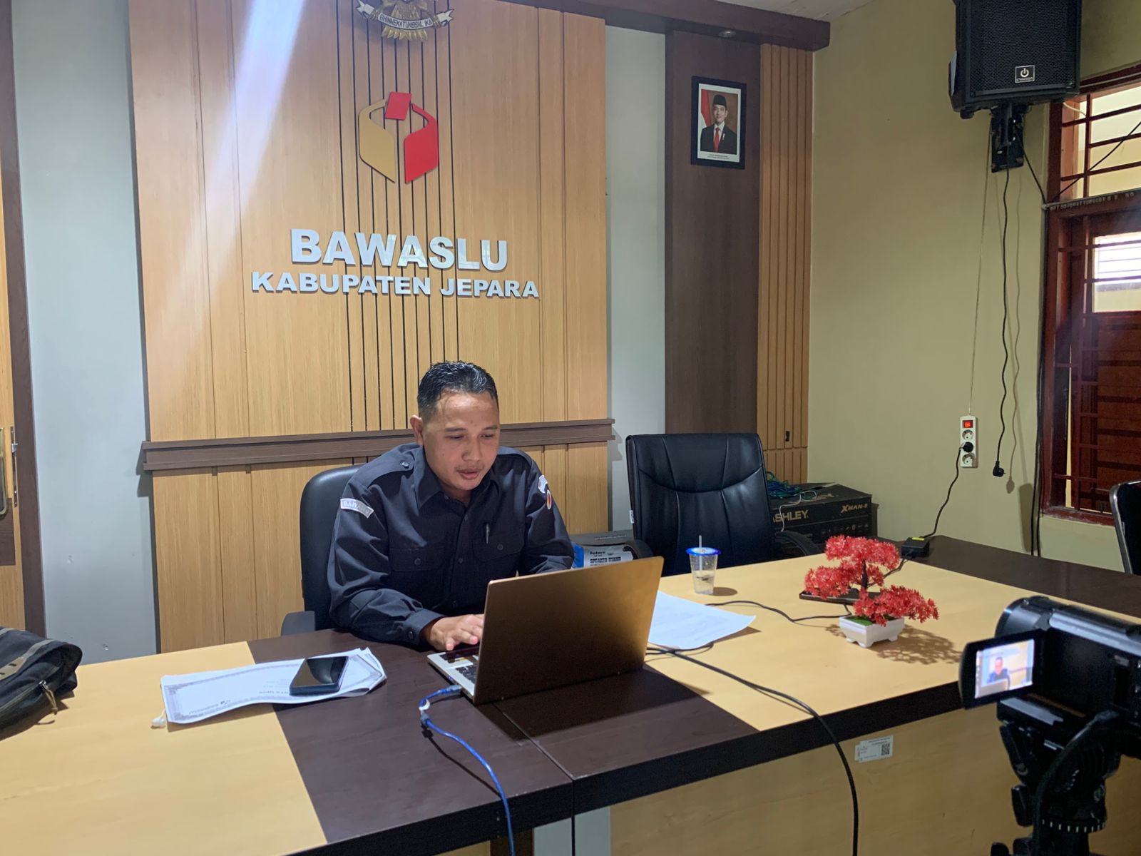 Anggota Bawaslu Kabupaten Jepara, Ali Purnomo, hadir sekaligus berkontribusi sebagai pemateri dalam kegiatan Webinar Literasi Pojok Pengawasan Vol. 9 yang diselenggarakan Oleh Bawaslu Provinsi Jawa Tengah