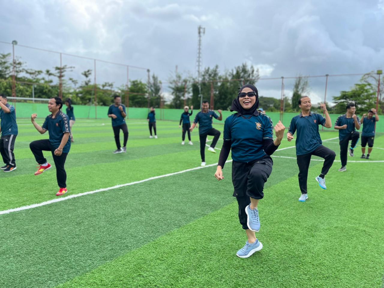 Pimpinan dan Sekretariat Bawaslu Kabupaten Jepara menggelar kegiatan Jumat Sehati dan Jumpa Berlian di Palmere Mini Soccer Jepara