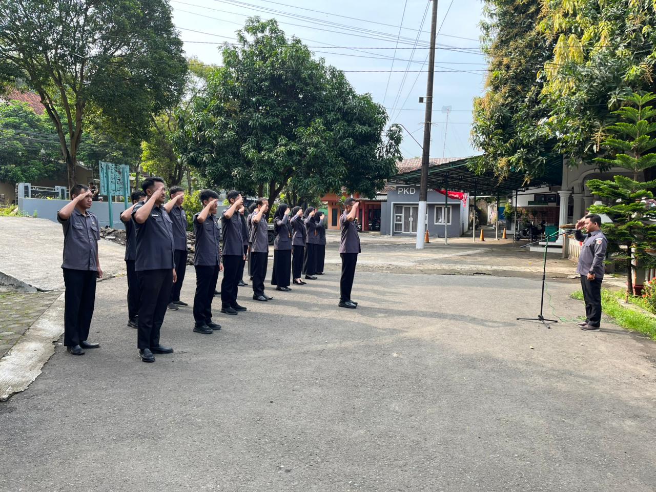 Badan Pengawas Pemilihan Umum (Bawaslu) Kabupaten Jepara menggelar apel pagi perdana pasca perayaan Idulfitri pada Senin pagi, (30/3)