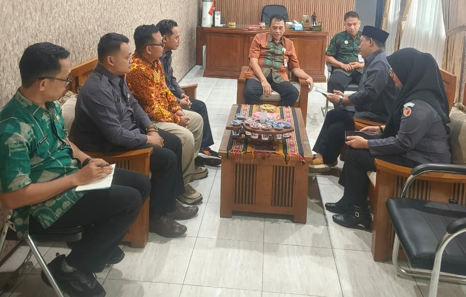 Bawaslu Jepara melaksanakan koordinasi dengan Bakesbangpol Jepara dalam rangka membahas rencana pelaksanaan Perjanjian Kerja Sama (PKS) tentang Sinergi Pendidikan Politik dan Demokrasi pada Selasa, (31/3).