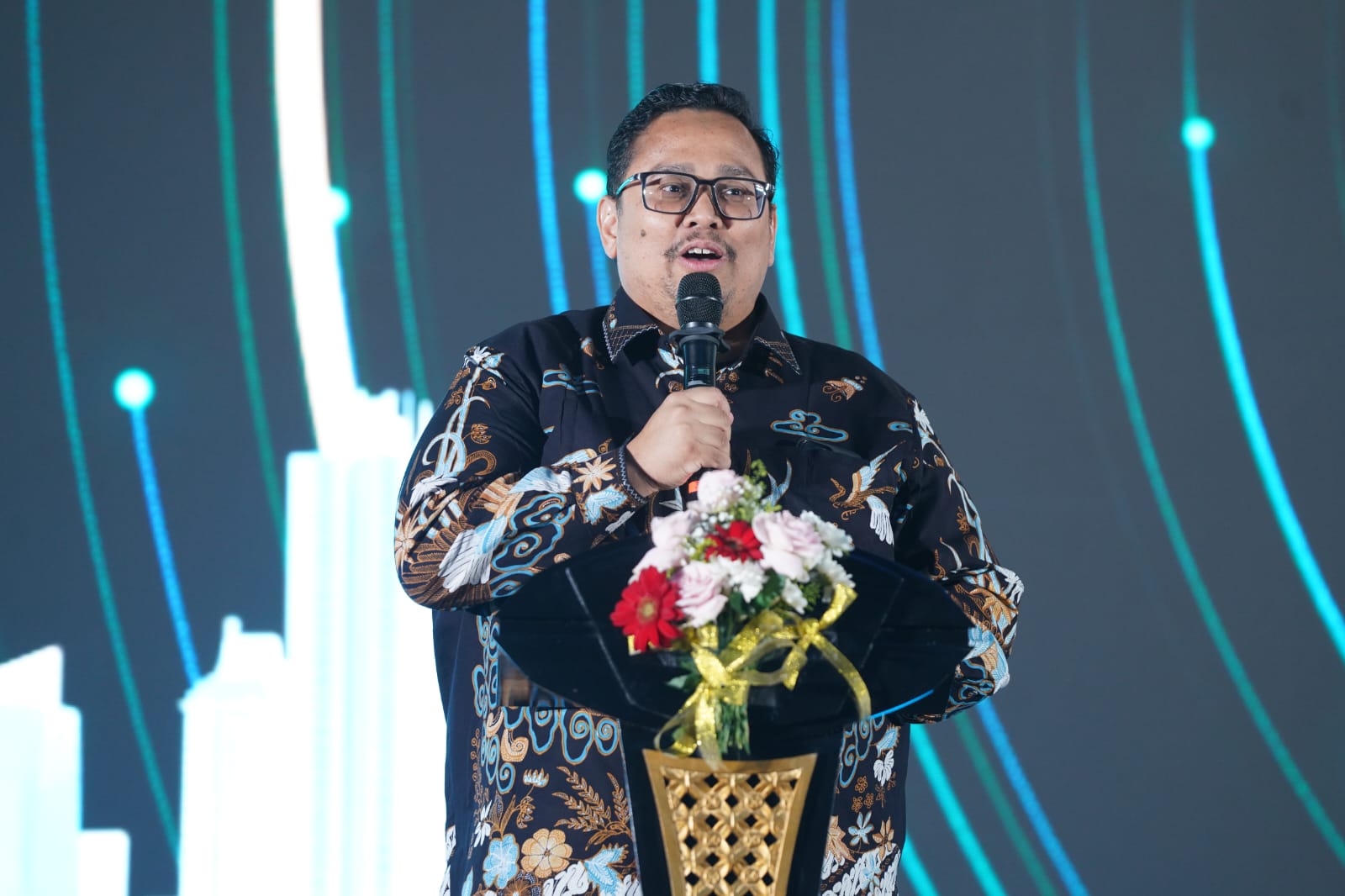 Ketua Bawaslu Rahmat Bagja saat menghadiri Rapat Kerja Nasional (Rakernas) Perhimpunan Advokat Indonesia Suara Advokat Indonesia (Peradi SAI) 2026 di Jakarta, Jumat (8/5/2026) malam.