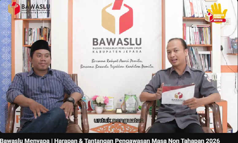 Ketua Bawaslu Kabupaten Jepara, Sujiantoko, dalam program Podcast Bawaslu Menyapa bertema "Harapan dan Tantangan Pengawasan pada Pemilu Tahun 2024" yang dipandu oleh Moderator Misbakhus Sholihin, (29/05).