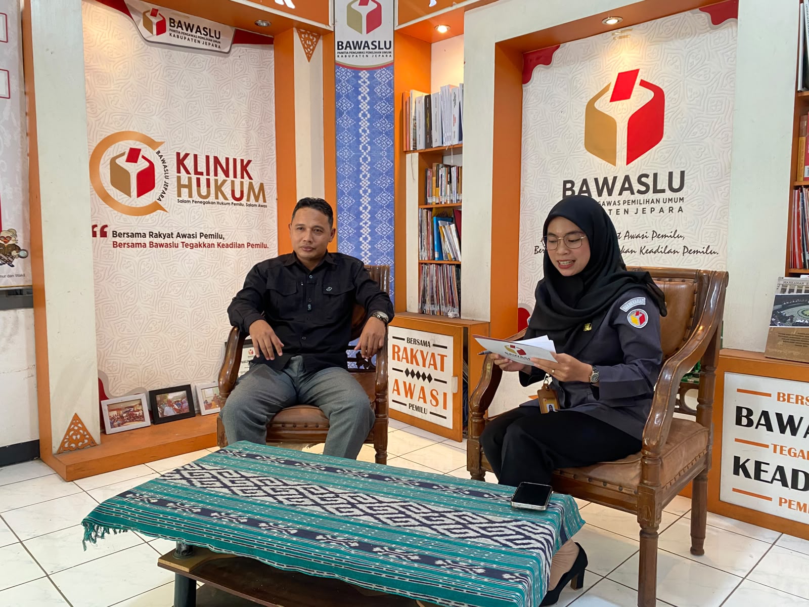 Bawaslu Jepara menggelar program Bawaslu Menyapa pada Senin (8/6) dengan mengangkat tema “Pemutakhiran Data Pemilih Berkelanjutan (PDPB): Pengawasan dan Tantangannya” dengan narasumber Ali Purnomo, M.Pd.I dan dipandu oleh moderator Laili Anisa.