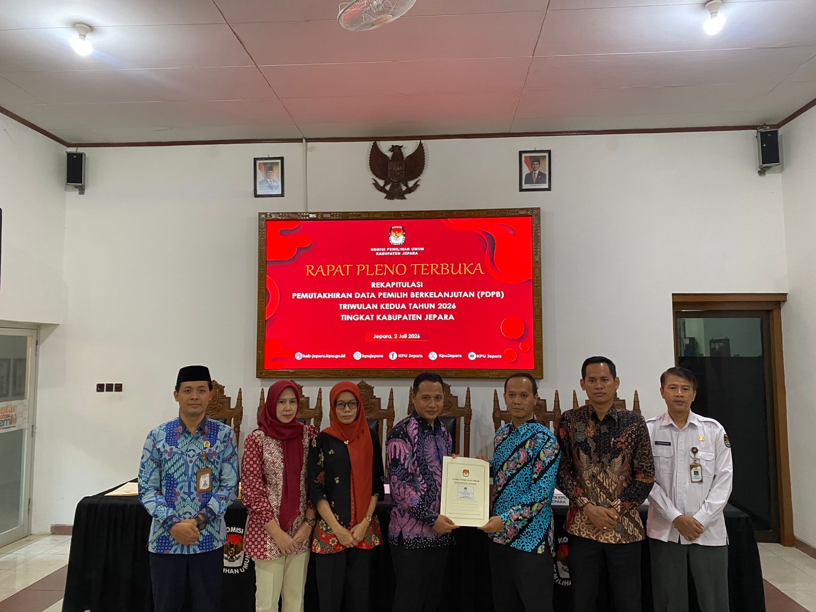 Bawaslu Jepara melaksanakan pengawasan secara langsung terhadap Rapat Pleno Terbuka Pemutakhiran Data Pemilih Berkelanjutan (PDPB) Triwulan II Tahun 2026 yang diselenggarakan oleh KPU Kabupaten Jepara di Aula KPU Kabupaten Jepara, Kamis (2/7).