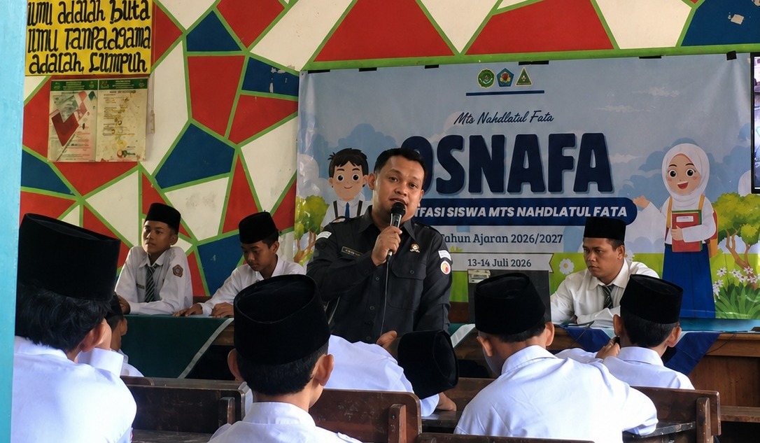 Anggota Bawaslu Kabupaten Jepara Shohibul Habib menjadi narasumber dalam kegiatan Giat Penanaman Demokrasi Sejak Dini yang diselenggarakan di MTs–MA NAFA Petekeyan pada Selasa (14/7).
