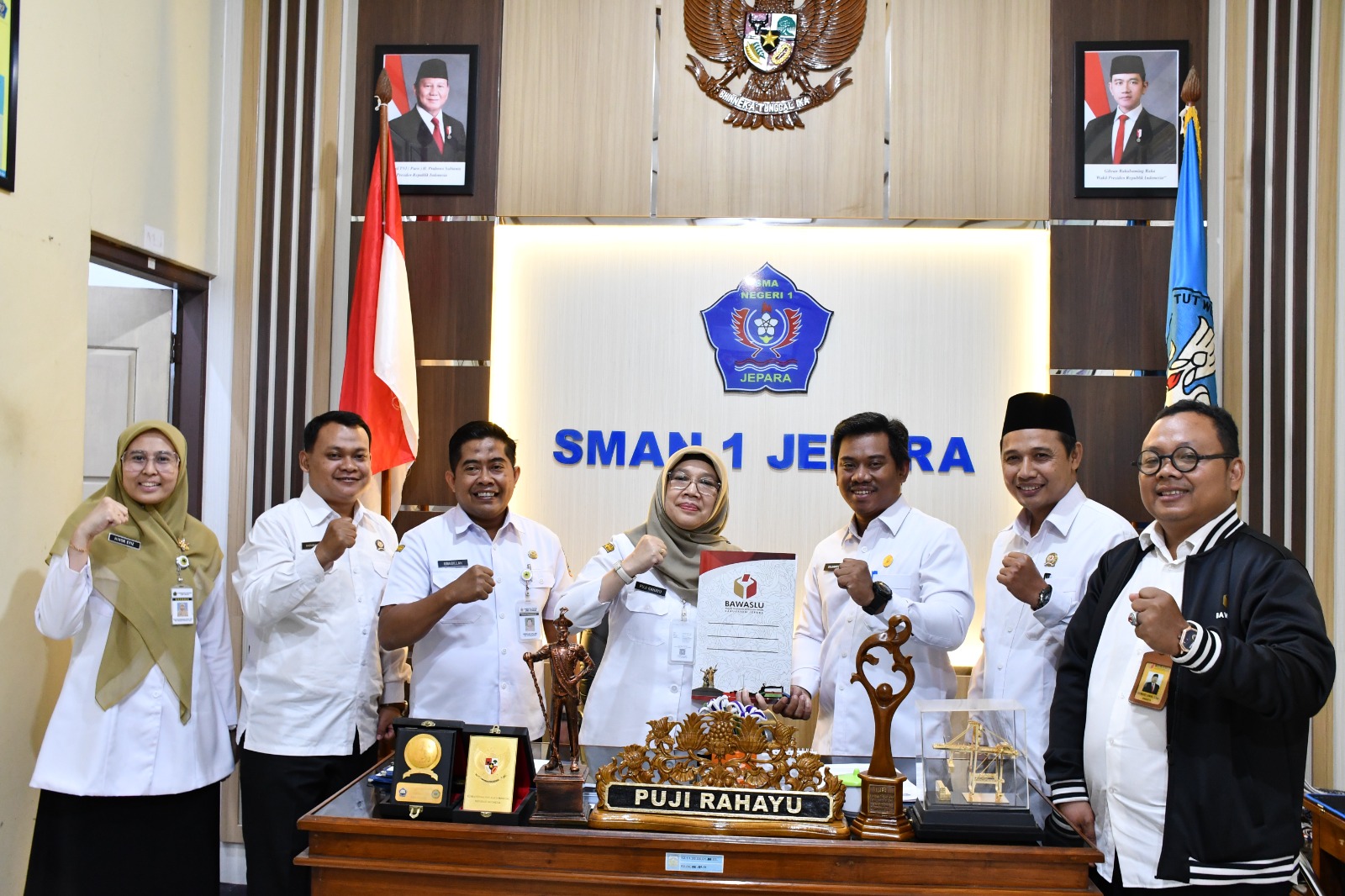 Bawaslu Jepara resmi menandatangani Nota Kesepahaman (Memorandum of Understanding/MoU) dan Perjanjian Kerja Sama (PKS) dengan SMA Negeri 1 Jepara pada Rabu (22/7). 