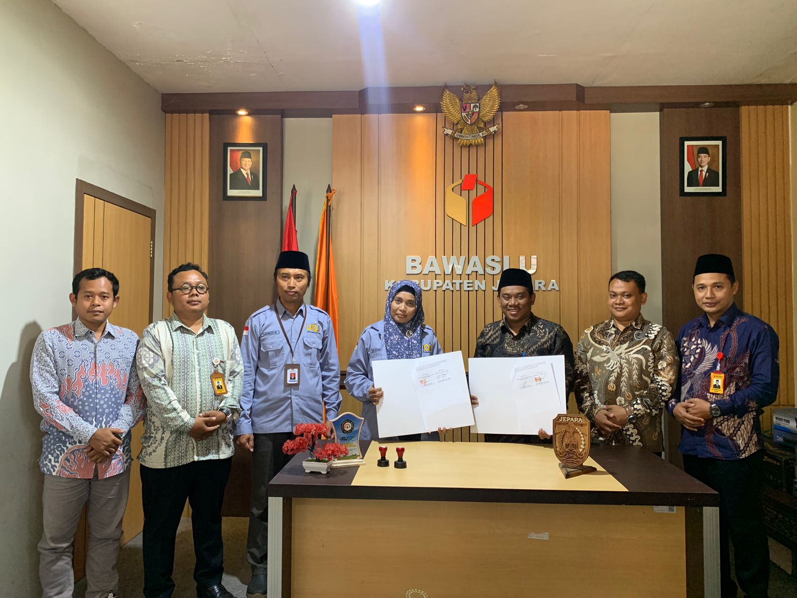 Penandatanganan Nota Kesepahaman (MoU) antara Bawaslu Kabupaten Jepara dengan Universitas Al Hikmah Jepara serta Forum Konsultasi Publik Penyusunan Standar Pelayanan Pelaporan Penanganan Pelanggaran Pemilu, (6/4).