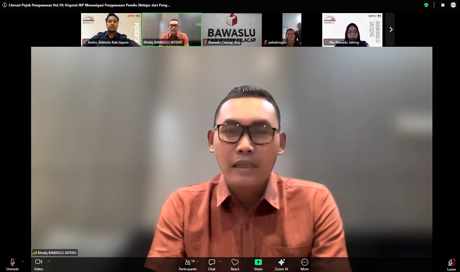 Bawaslu Kabupaten Jepara turut serta dalam kegiatan Literasi Pojok Pengawasan Volume 19 yang diselenggarakan oleh Bawaslu Provinsi Jawa Tengah secara daring melalui Zoom Meeting pada, Senin (24/8).