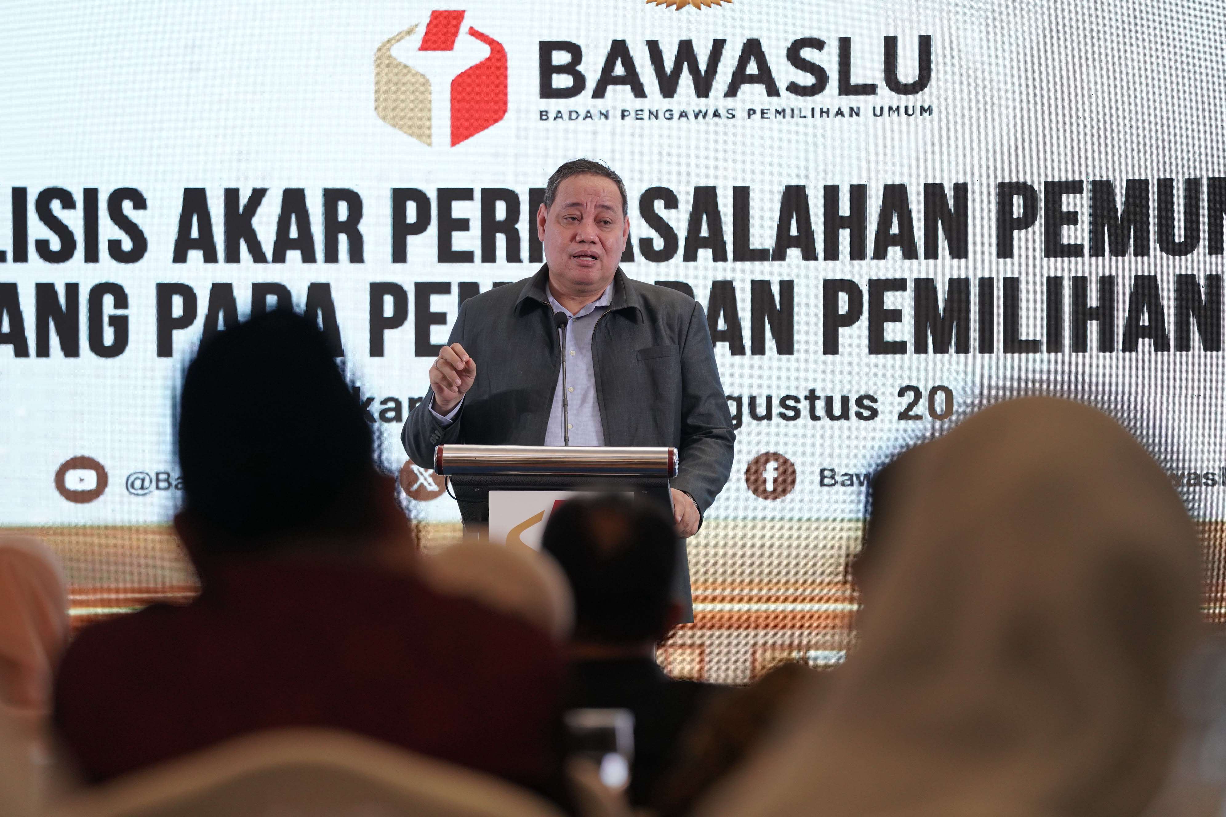 Anggota Bawaslu Herwyn JH Malonda berikan arahan dalam kegiatan Analisis Akar Permasalahan Pemungutan Suara Ulang pada Pemilu dan Pemilihan Tahun 2024 di Jakarta, Rabu (19/8/2026). Foto: Pemberitaan dan Publikasi Bawaslu RI