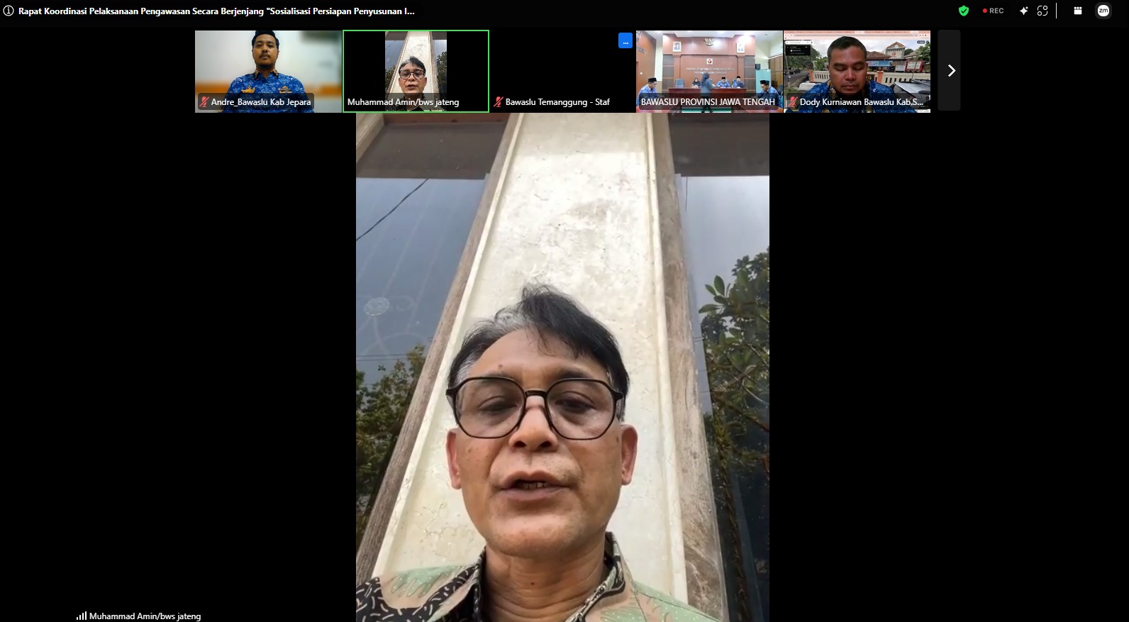Bawaslu Kabupaten Jepara mengikuti Rapat Koordinasi Pelaksanaan Pengawasan secara Berjenjang dengan agenda Sosialisasi Persiapan Penyusunan Indeks Kerawanan Pemilu (IKP) yang diselenggarakan Bawaslu Provinsi Jawa Tengah, Kamis (1/10), secara daring.
