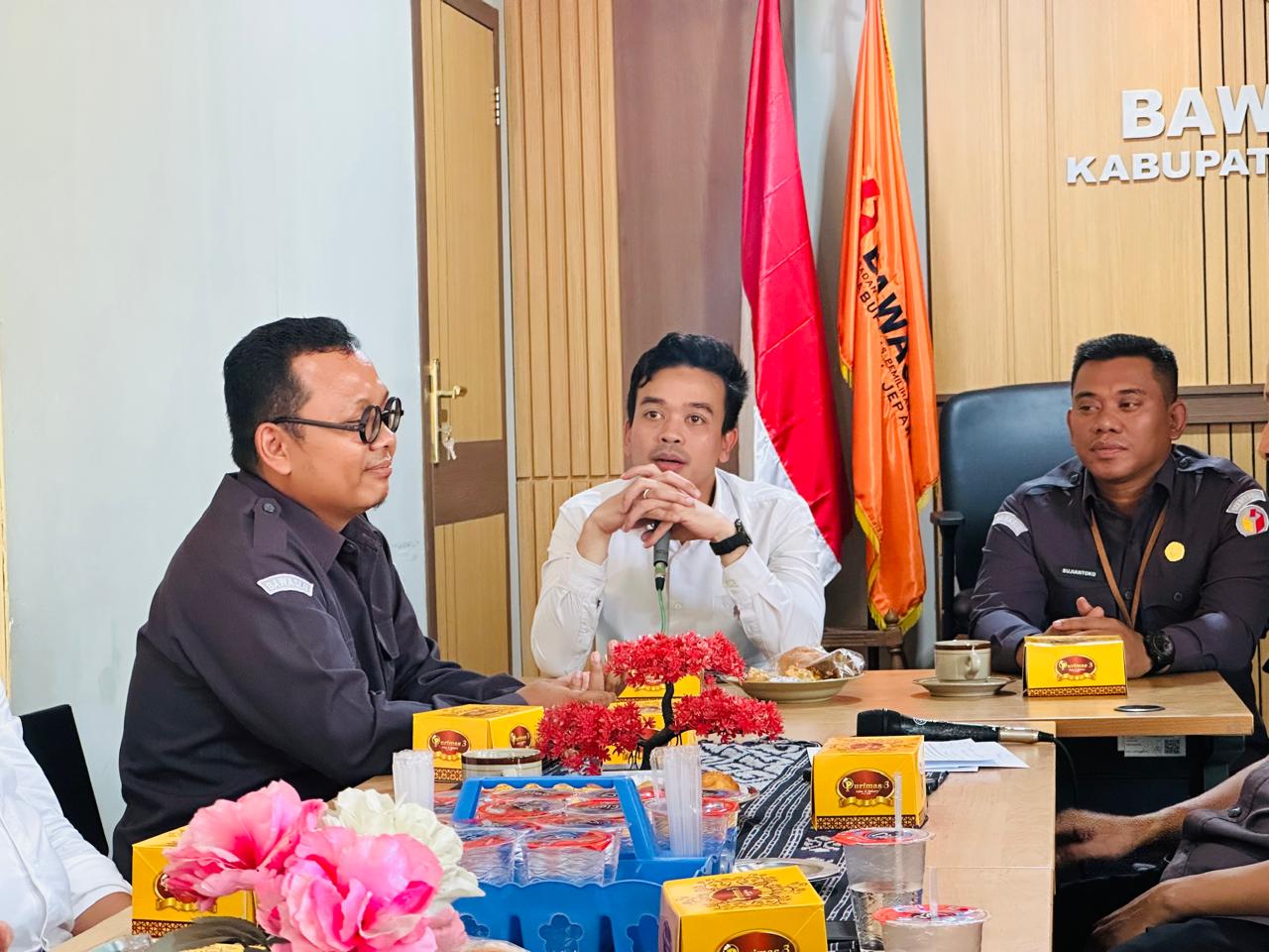 Bawaslu Kabupaten Jepara menyelenggarakan Evaluasi Efektivitas Penanganan Pelanggaran sebagai bagian dari Penguatan Pelaksanaan Program Kerja Bawaslu Kabupaten Jepara Tahun 2026, Senin (19/10).