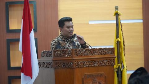 Ketua Bawaslu Jepara Sujiantoko memberikan sambutan sekaligus membuka acara bimbingan teknis penyelesaian sengketa