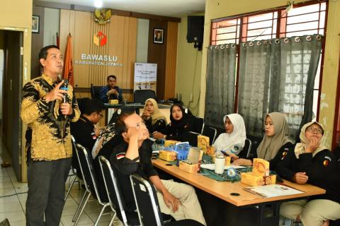 Moh Asropi Anggota Komisi Informasi Provinsi Jawa Tengah menjadi Narasumber dalam Rapat Pengelolaan PPID Bawaslu Kabupaten/Kota