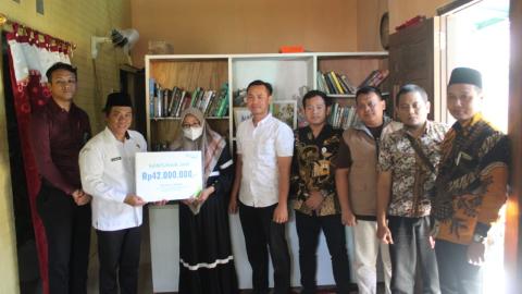 Bawaslu Jepara dan BPJS Ketenagakerjaan Salurkan Santunan Jaminan Kematian kepada Ahli Waris Pengawas Adhoc Pemilihan 2024 dengan ahli waris PKD Pecangaan Kulon