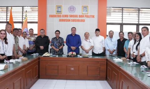Focus Group Discussion (FGD) Tata Kelola Organisasi Pengawas Pemilu, di Universitas Sam Ratulangi, Manado, Sulawesi Utara
