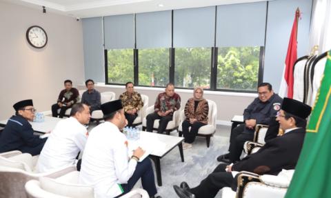 Ketua Bawaslu Rahmat Bagja dan Menteri Agama Nasaruddin Umar saat beraudiensi di Kantor Kementerian Agama RI, Jakarta 