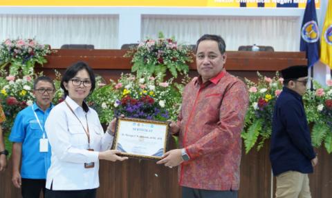 Anggota Bawaslu Herwyn JH Malonda saat membuka Diskusi Terpumpun Tata Kelola Organisasi Pengawas Pemilu di Universitas Negeri Manado (Unima), Tondano, Rabu (13/8/2025)/Foto: Publikasi dan Pemberitaan Bawaslu